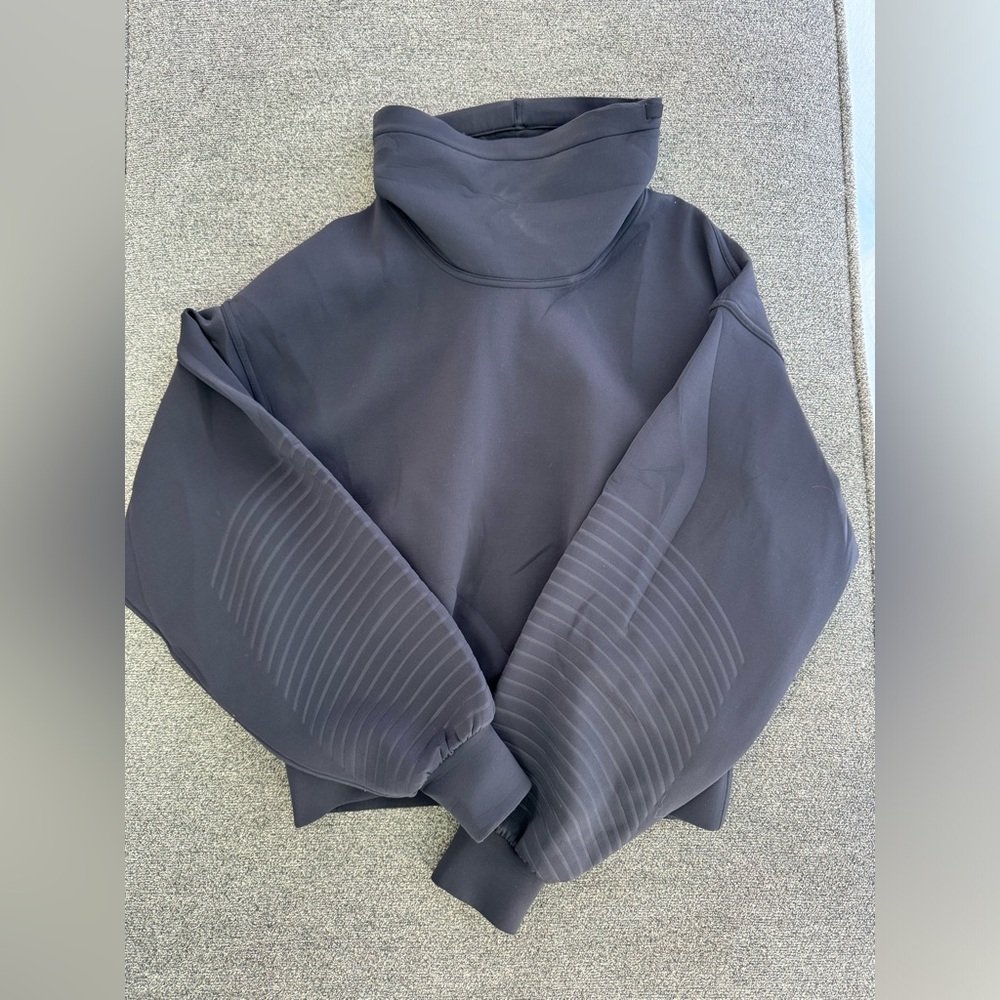 Lululemon Performance cloud light weight sweatshirt